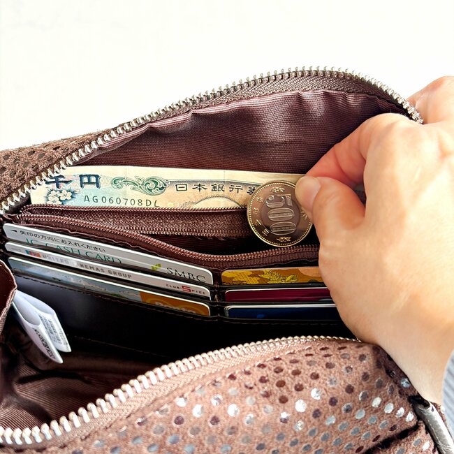 「こんなバッグを探してました！」ニコアンドの“お財布がいらないバッグ”荷物を減らせて快適すぎる！「使いやすさ満点です」「色違いも欲しくなってきました」