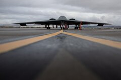 B2爆撃機、米空軍基地から移動