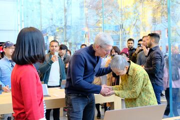 アップル ティム・クックCEO来日の真意は