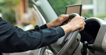 運転中に歩行者が「お先にどうぞ」と合図、動き出してもOK?→弁護士のアドバイスが衝撃だった