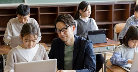 なぜ教師は毎日こんなに帰れないのか？子どもが帰った後に始まる「終わらない仕事」の中身とは？