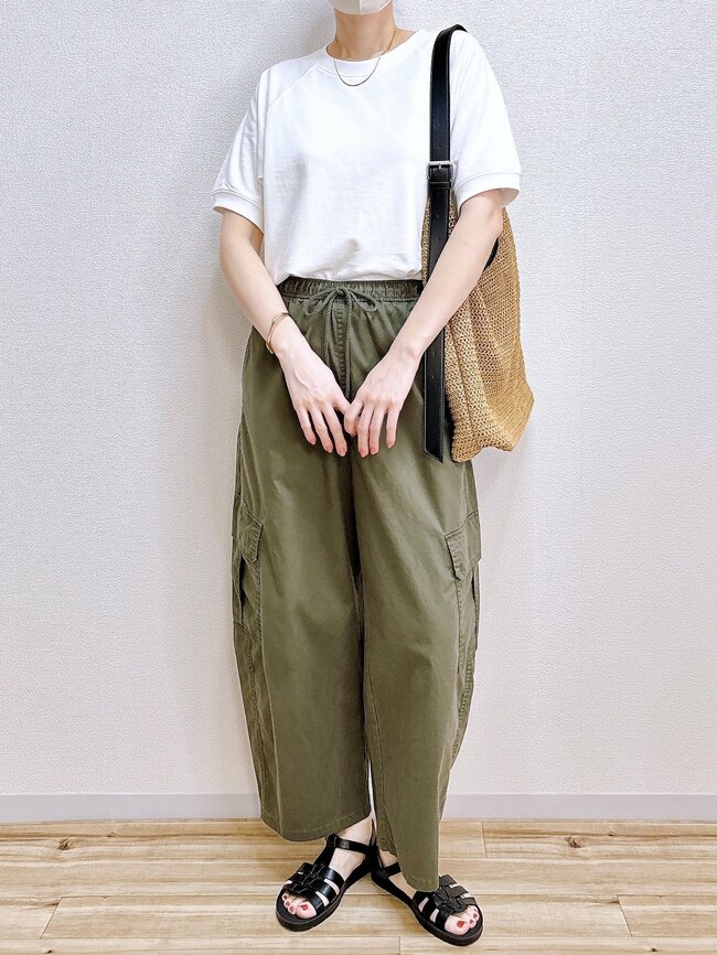 【無印良品】「全色買いました」1990円の“ふんわりトップス”後ろ姿までシルエットが綺麗!「シルエットと素材が良い」「Tシャツよりもラフにならない」《購入レビュー》