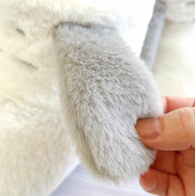 まさかのコラボで3度見した…!しまむら×スヌーピーの「履くホカロン」ぬいぐるみみたいでポカポカなんです!