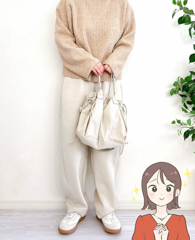 「かわいい！買わずにいられなかった」ユニクロCの“めちゃ軽バッグ”ガバッと開いて楽ちんすぎる…！「使い心地最高です」「見た目以上に入る」