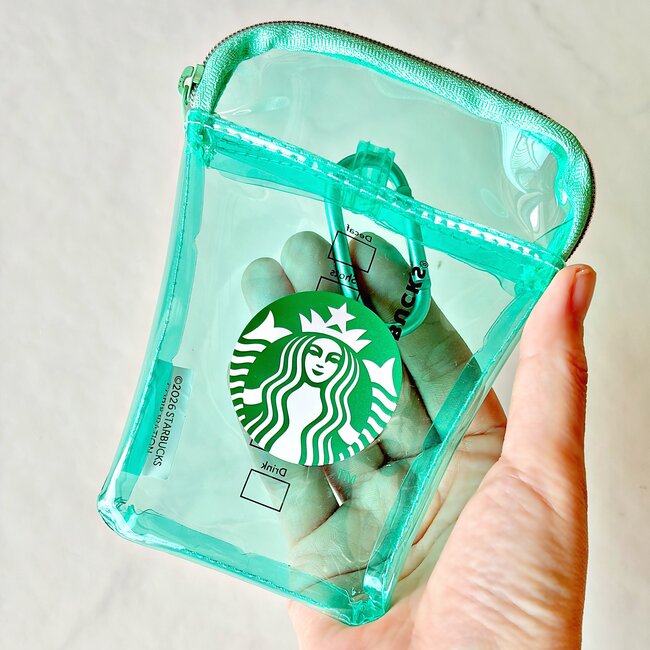 【スタバ】カードや診察券が50枚入った！可愛すぎる“カップみたいなポーチ”ドリンク券付きでお得！「何このポーチの可愛さ」「カバンにもつけられる」《購入レビュー》
