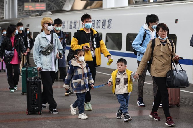中国の旅行消費復活、コロナ沈静化で連休にぎわう