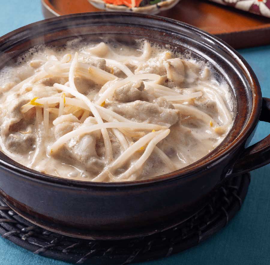 オイスターソースで作る絶品「小鍋レシピ」豚肉ともやしのちゃんぽん鍋