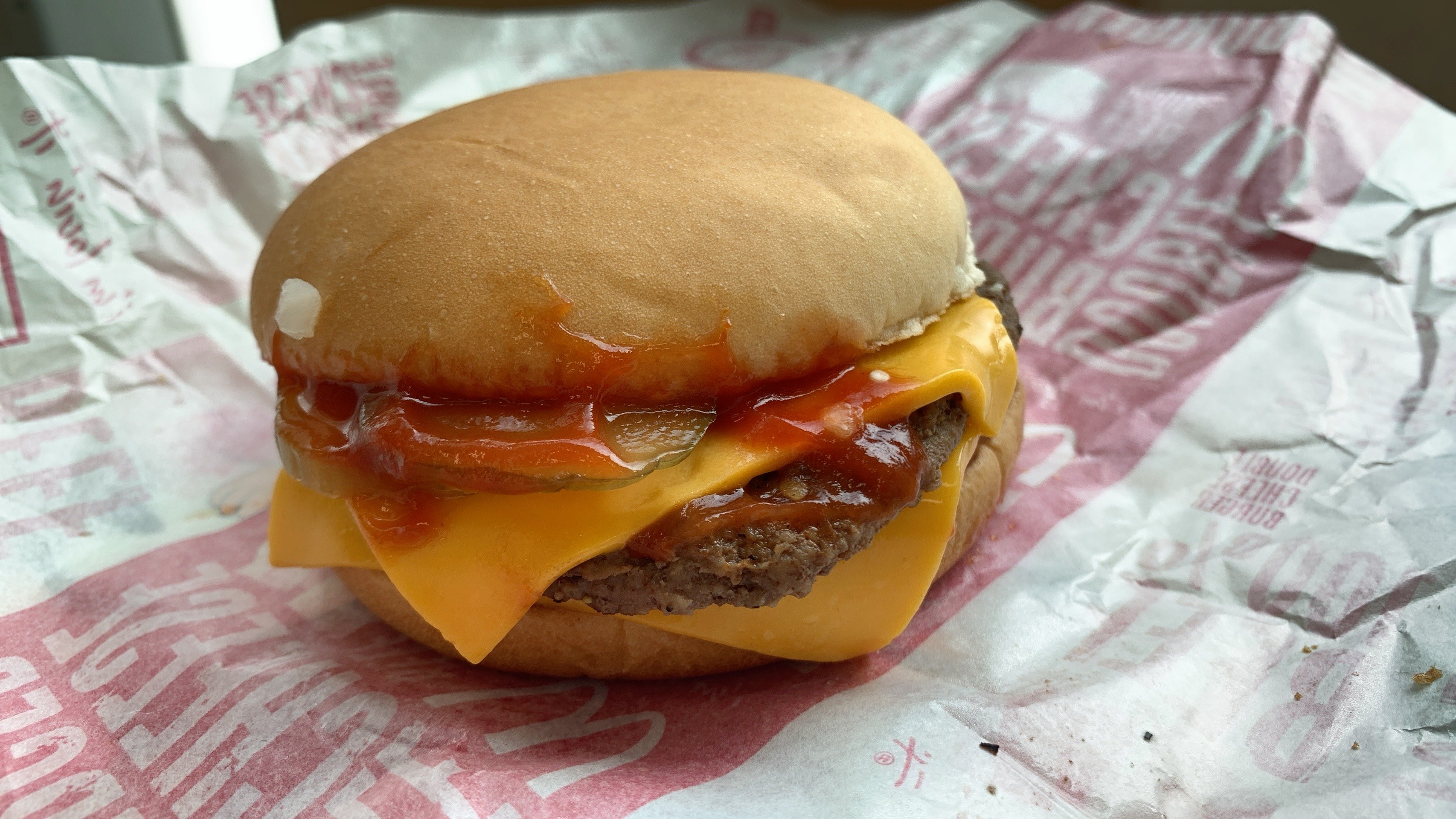 マックで「Wチーズバーガーを買う客」と「チーズバーガーを頼む客」の決定的な違い〈再配信〉