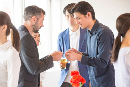 自信がない人が人脈を広げるには、ちょっとしたコツがあります