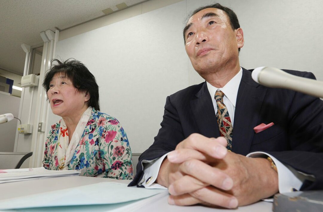 以前に大阪市北区の司法記者クラブで記者会見する籠池夫妻（2019年10月30日撮影）