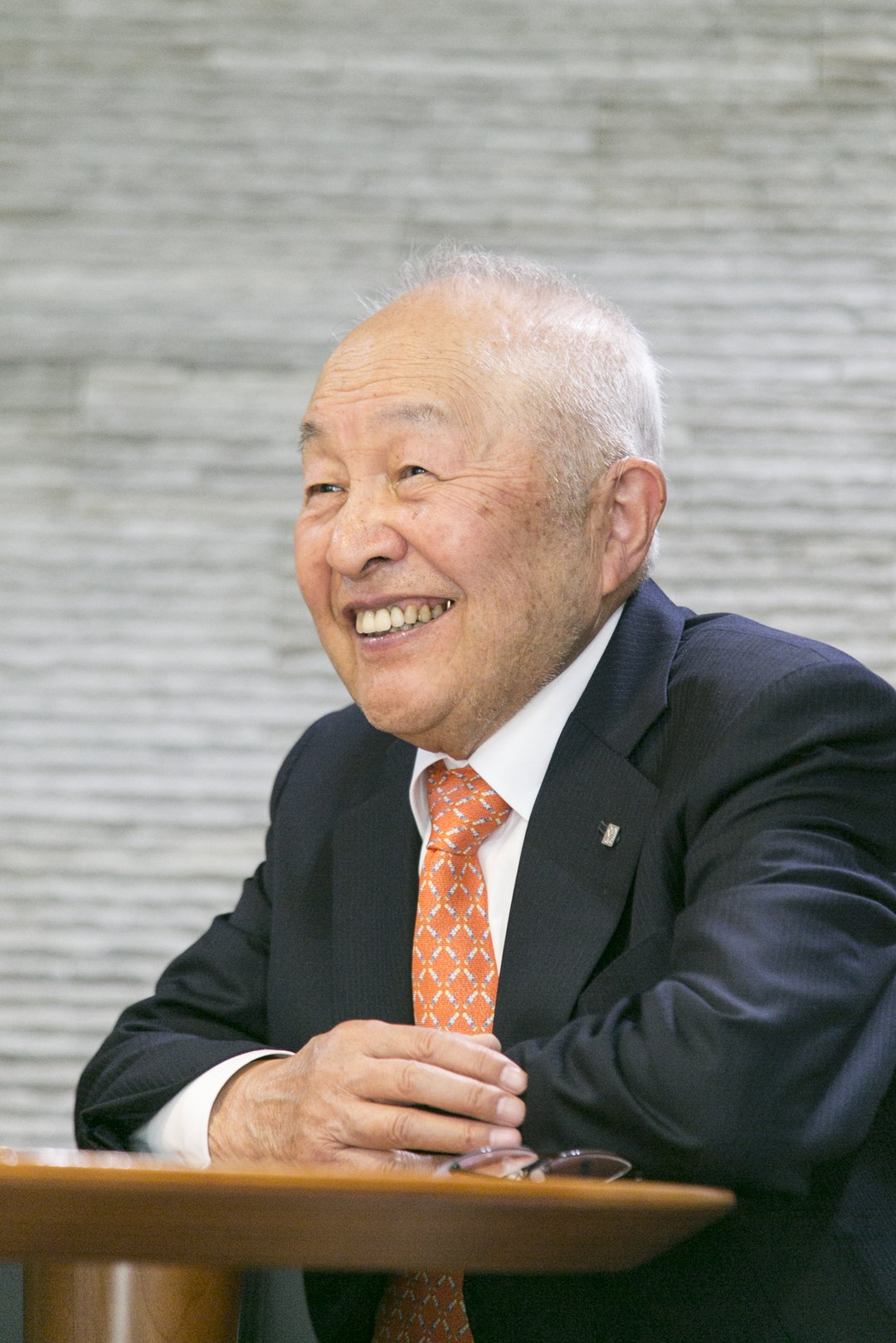 ホラ吹きの名人でありパワハラの最先端!? エステー鈴木会長が語る社長の条件と合議制の罠