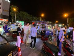 ウイグル族の解雇じわり、中国の工場で方針転換