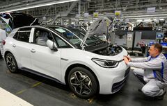 自動車各社のEV計画、投資家の期待高まる