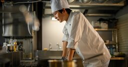 「飲食店の倒産」が初の900件超へ…“静かな倒産ラッシュ”が起きているワケ