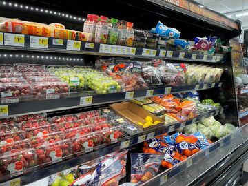 倹約する米消費者　食品も1ドルショップで