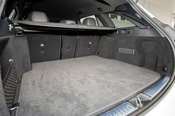 C200 Stationwagon Sports荷室