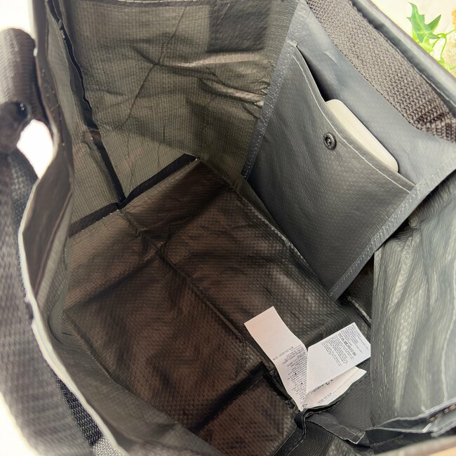 「汚れても大丈夫で、めっちゃ軽い！」ローソンでしか買えない“無印良品のたためるバッグ”が優秀すぎる！「2件目でゲット」「大きさちょうどいい」