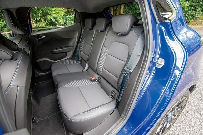 ルノー・ルーテシア・エスプリ アルピーヌ フルハイブリッドE-TECHリアシート