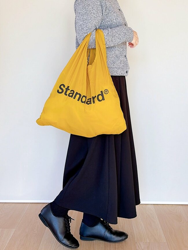 「買い物をしすぎても大丈夫！」「すごい助かる」3COINSの“天才アイテム”レジ袋を肩にかけられるんです！「商品化されて嬉しい」