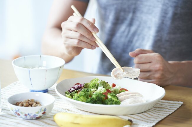 40歳になったら絶対やめて！ダイエットの効果が激減してしまう“残念な行動”とは？