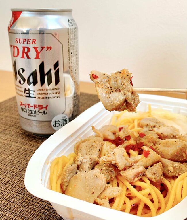 「コスパやばすぎ」「道民でマジでよかった」セイコーマートの“170円スパゲッティ”チキン盛り盛りでビビった！「中毒性がありすぎる」「週3回くらいは買いに行ってる」《実食レビュー》