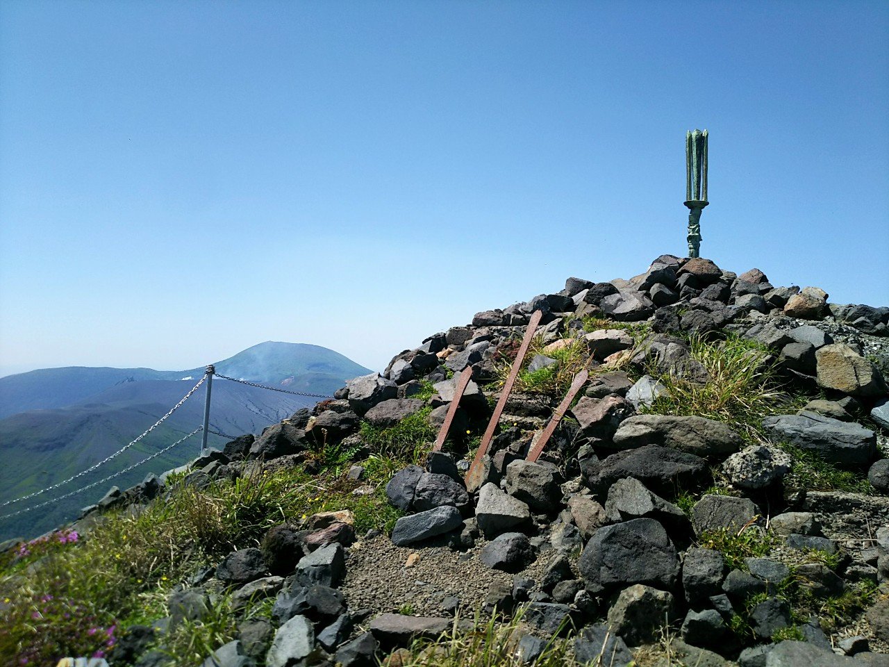 東日本大震災を予言した「四口の神釜」とは?世にも奇妙な日本の遺構をめぐる旅
