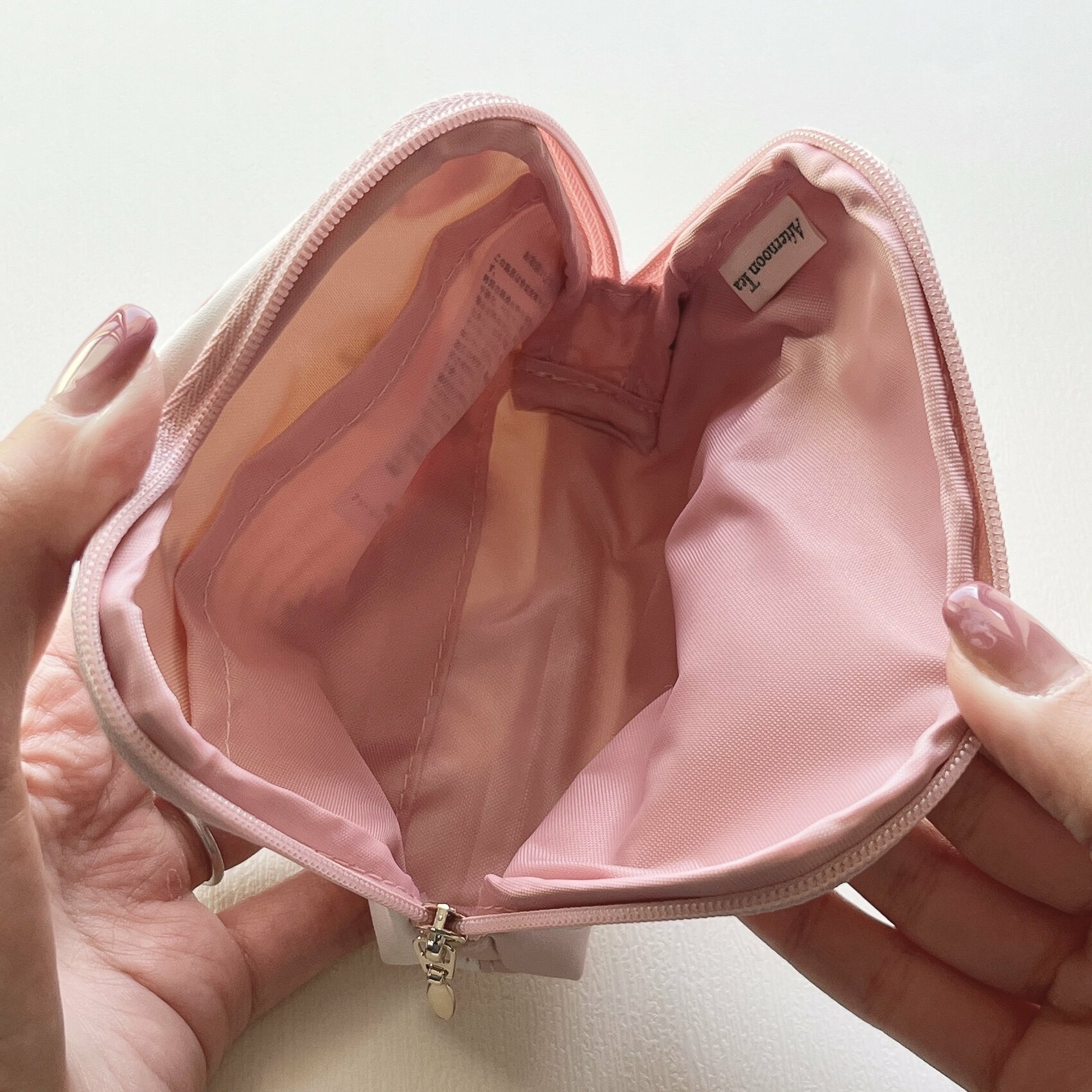 ポケットティッシュがオシャレに隠せる！アフタヌーンティーの「天才すぎるポーチ」ガバッと開いて使いやすい！