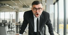 職場で出世する人は「怒ったフリ」が上手い!? その意外な理由