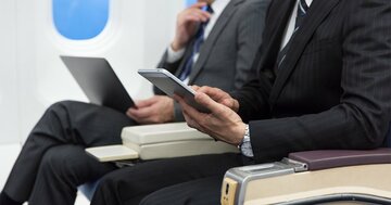 始発の新幹線でサラリーマンは一斉にパソコンを開く……「移動時間をムダにするな」という圧力の正体