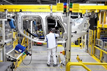 半導体危機、自動車メーカーの苦境深まる