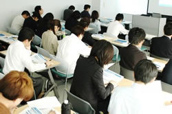 社員教育に「漫才」を導入する企業の思惑仕事で一発屋にならないためには“笑い”が必要?