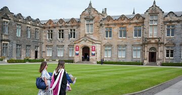英スコットランド名門大に押し寄せる米国人