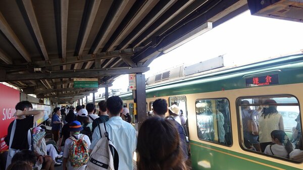 平日朝11 時台の鎌倉高校前駅