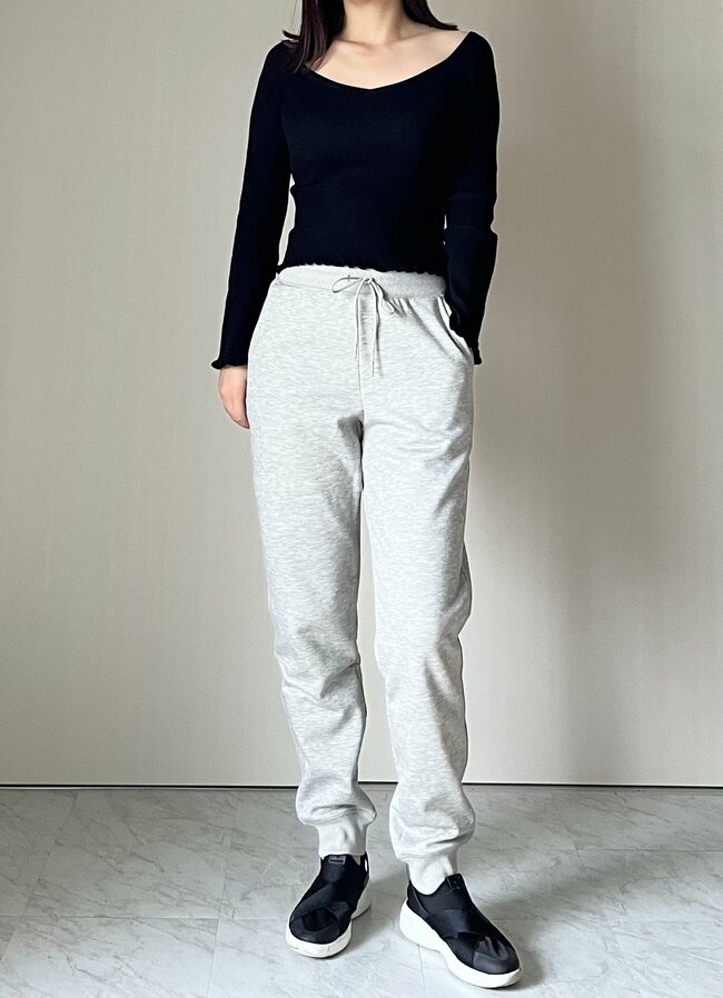 「大好きすぎて3本目買いました」ユニクロの“ぽかぽかパンツ”くるぶしまで暖かくて感動した！「冬のテーマパークでも防寒バッチリ」「シルエットが細身で綺麗」