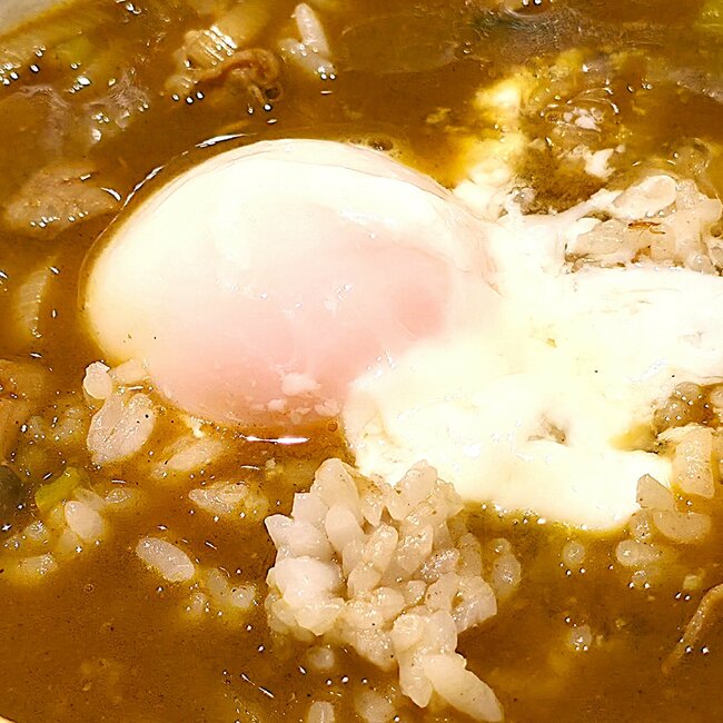 「完成度がレベチ」「止まらんぞ。うますぎ」ココイチの“まんぷくメニュー”が絶品すぎる！「想像の1.5倍くらいあってビビりました」「大変良かった」《実食レビュー》