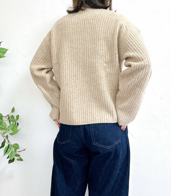 何も着てないみたいに軽い…！ユニクロの“雲みたいなニット”1990円とは思えない着心地です！「めちゃくちゃ暖かい！」「太ってみえない」