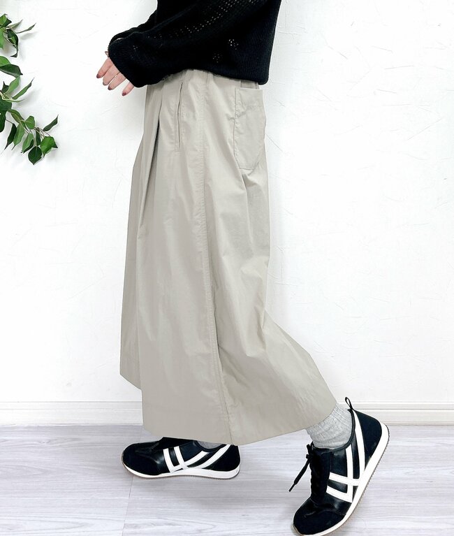 「履き心地、最高です！」ユニクロの“スカートみたいなパンツ”がめっちゃ軽くて楽ちん…！「体型も拾わず買って正解」「花粉や埃が付きにくい」