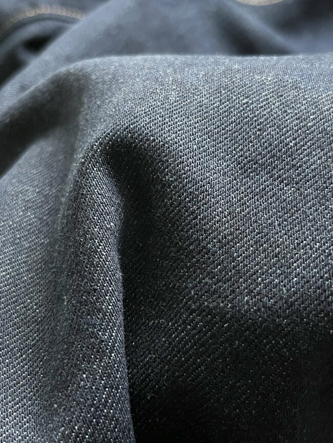 「即決で2色買いしました」GUの“細見えパンツ”ストンと落ちるシルエットがきれい!「カッコよくみえる」「仕事とプライベート用買いました」