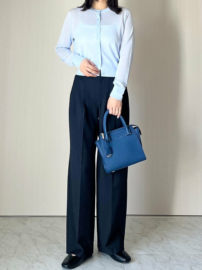 かわいすぎて色違いも欲しくなる！ユニクロの「着回しカーディガン」透け感たっぷりでオシャレ！