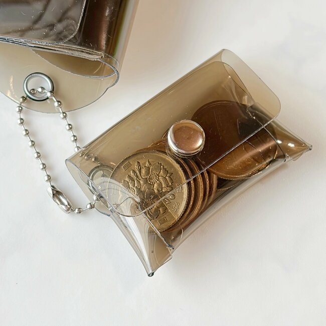 普通の財布に戻れないかも…！ダイソーの「お札が折れないミニ財布」カードと小銭も収納できて天才！