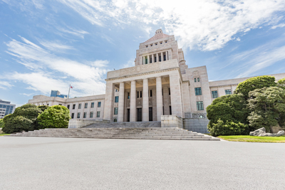 国民が「経済にしか関心がない」ことも政治の混乱の一因だ