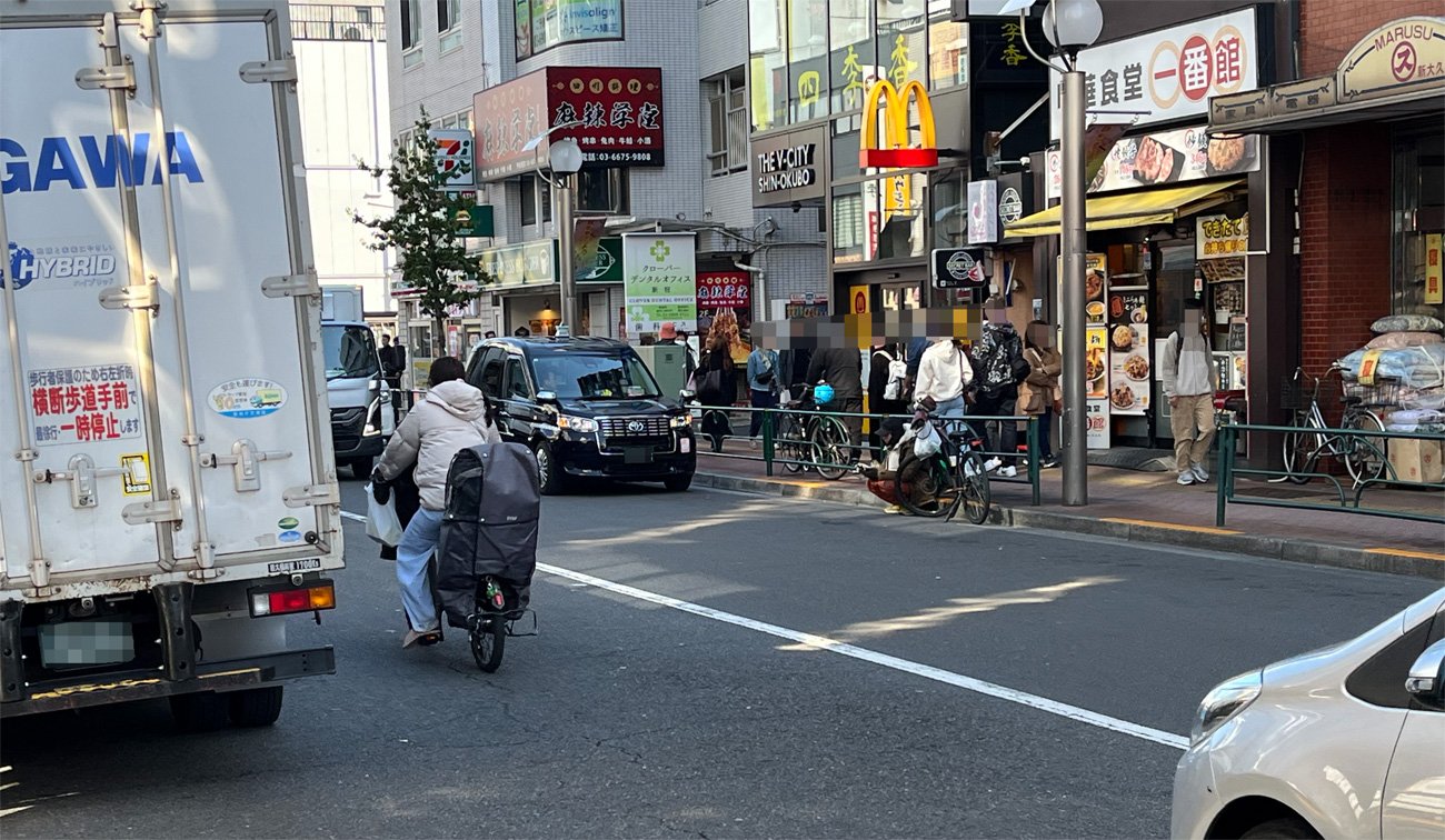 「車道を走る自転車」にクルマが絶対やらないといけないこと【道交法改正】