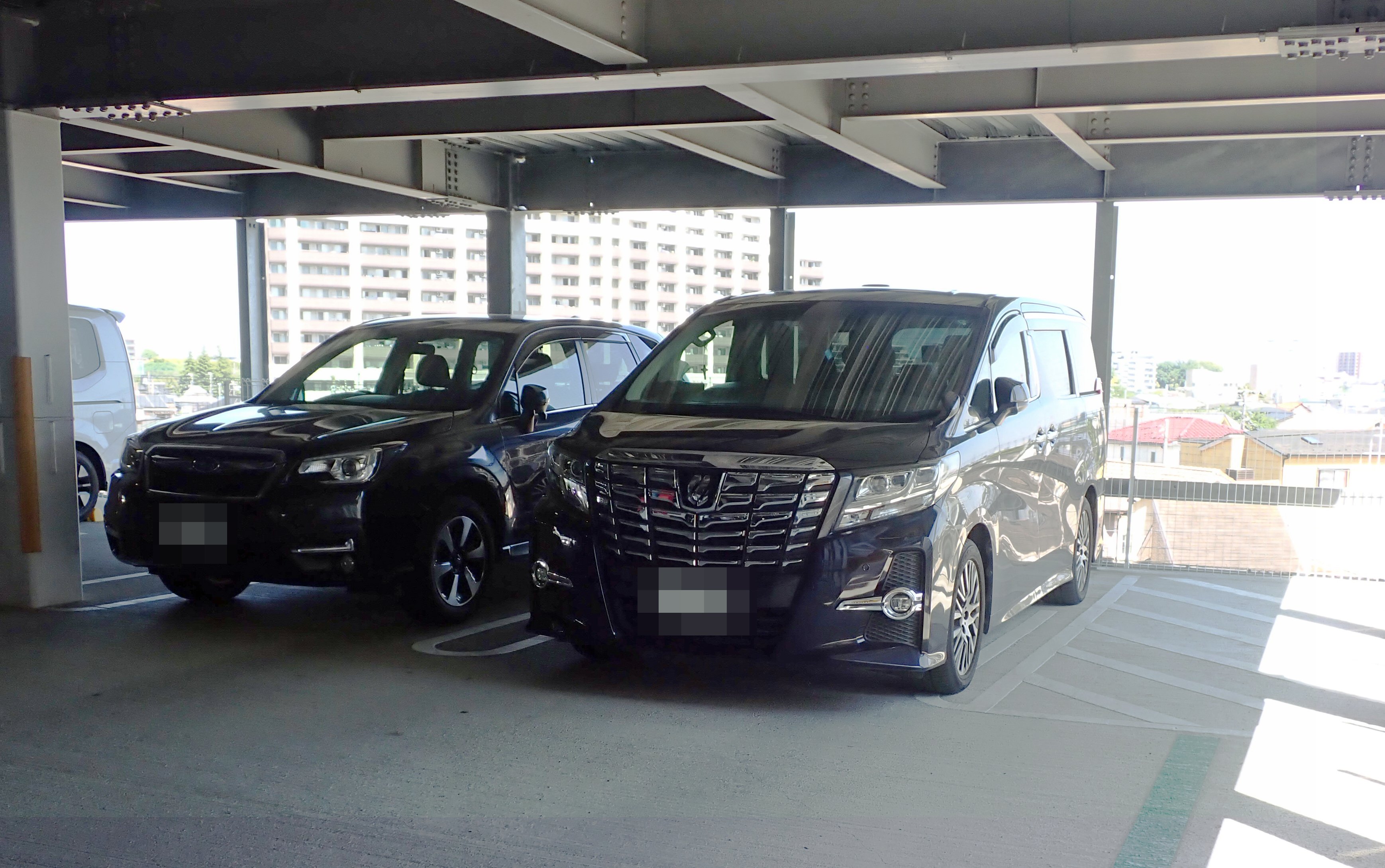「やられた…！」愛車にドアパンチ跡、狭すぎる駐車場で「絶対停めちゃダメな場所」とは？