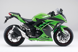 贅沢品の中型バイクの販売数量が1.5倍に <br />楽しみを演出、カワサキの“草の根大作戦”