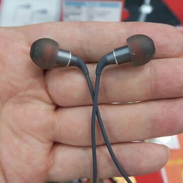 高硬度グラフェン素材を使ったHi-Fiミニイヤホンが税抜1999円！