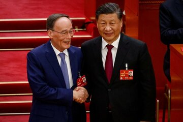 強さ誇示する習氏、終わらぬ粛清は不安の裏返し