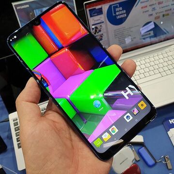 ヨン様もビックリ!? あのヒュンダイからスマホが登場