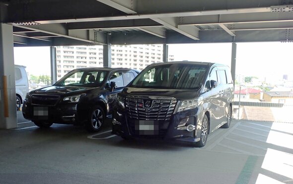 「狭すぎる駐車場」で“ドアパンチ被害”を防ぐ秘策とは？激混みショッピングモールでも有効！