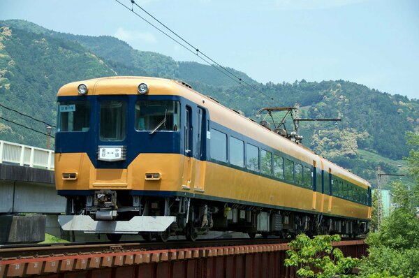 井川線は小さなディーゼル機関車が客車を牽く　Photo by F.T.