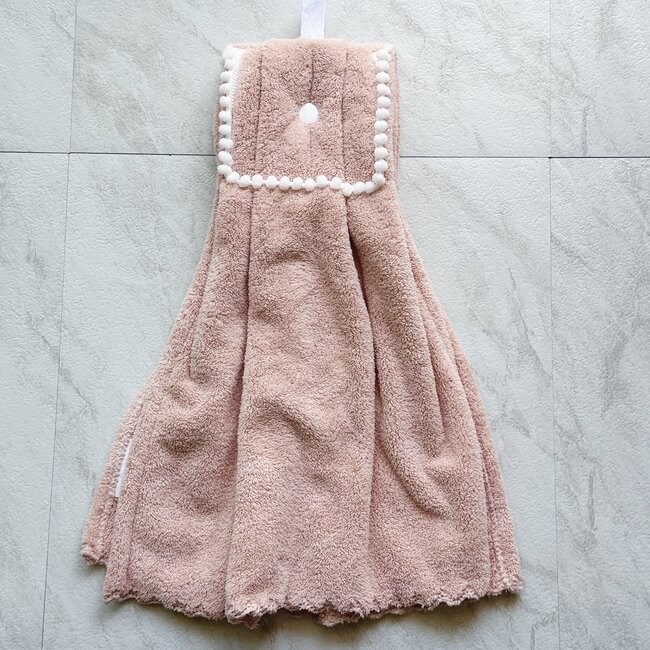 思わずまとめ買いした！ダイソー姉妹店の「ドレスの形をしたタオル」が掛けておくだけで可愛い！洗面所が一気に華やかになりました！